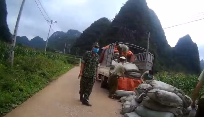 Đội QLTT số 2 đã ra quyết định tạm giữ toàn bộ hàng hóa vi phạm trên, lập biên bản vi phạm hành chính đối với ông Vi Văn Lượng đối với 2 hành vi vi phạm