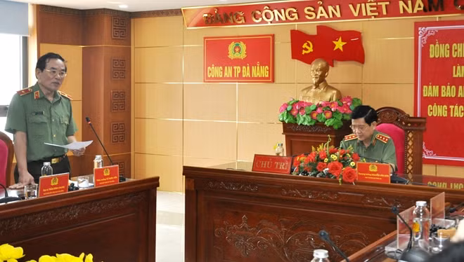 Thiếu tướng Vũ Xuân Viên, Giám đốc Công an Đà Nẵng báo cáo kết quả công tác.
