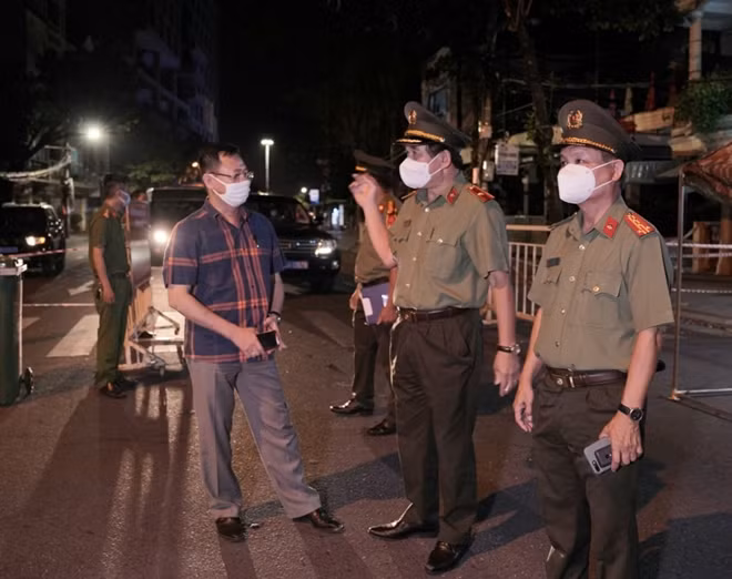 Kiểm tra các điểm chốt trên đường Đống Đa