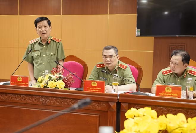 Thứ trưởng Nguyễn Văn Sơn nêu ý kiến về các nhu cầu cấp thiết của Công an Đà Nẵng và công tác phòng chống dịch COVID-19