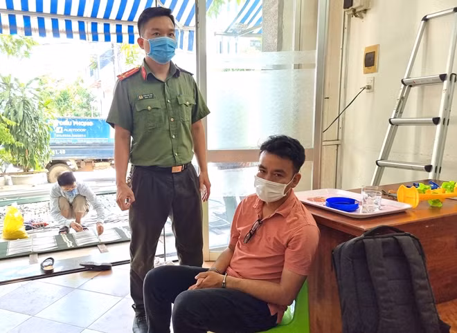 Đối tượng Võ Tấn Cường suy sụp khi bị bắt giữ