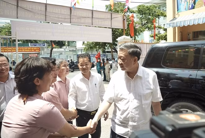 Bộ trưởng Tô Lâm kiểm tra thực tế công tác chuẩn bị bầu cử tại phường Thạch Thang, quận Hải Châu, Đà Nẵng