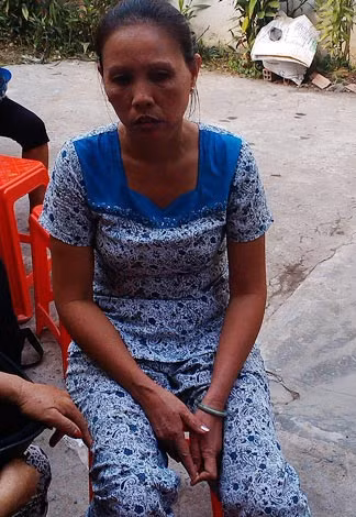 Bà Thỏa đau xót trước cái chết của cháu nội. Bà Thỏa đau xót trước cái chết của cháu nội.