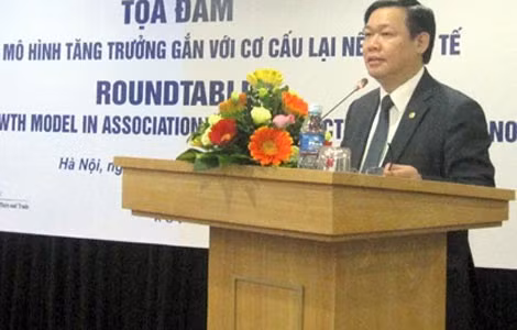 Ông Vương Đình Huệ phát biểu tại buổi tọa đàm. Ông Vương Đình Huệ phát biểu tại buổi tọa đàm.