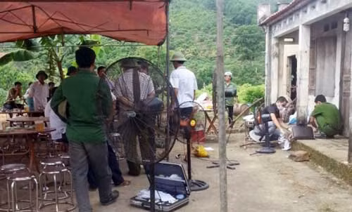 Cơ quan điều tra khám nghiệm hiện trường.