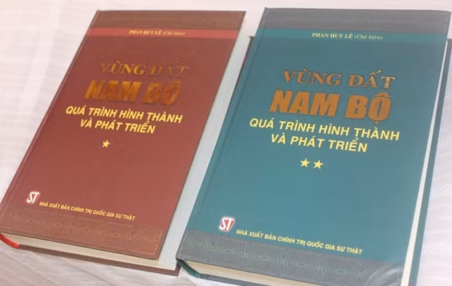 Công trình “Vùng đất Nam bộ - Quá trình hình thành và phát triển” gồm 2 tập, dày tổng cộng hơn 1.500 trang.