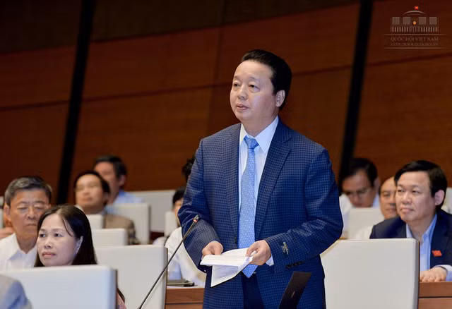 Bộ trưởng Trần Hồng Hà trả lời chất vấn