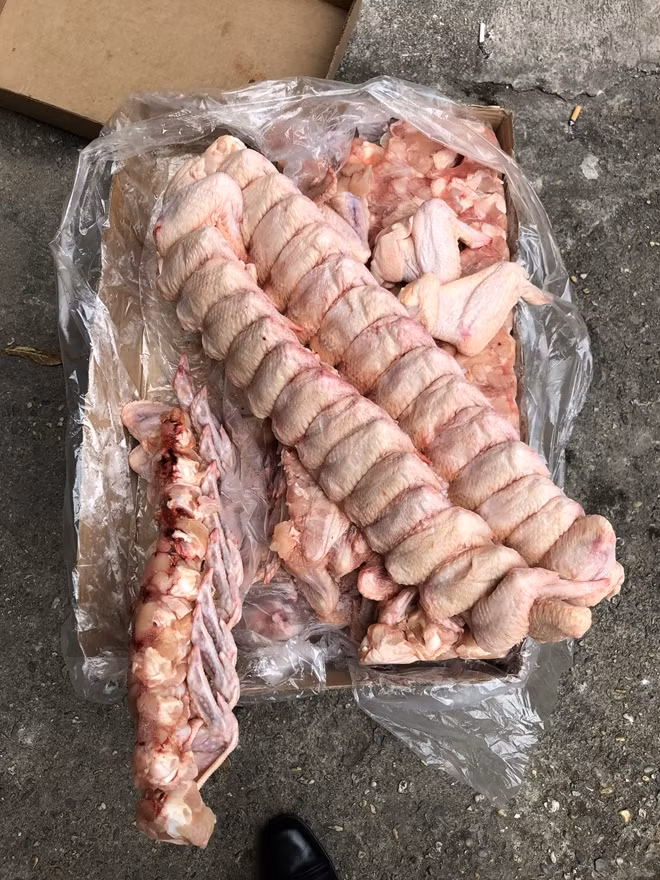 Cánh gà đông lạnh bị phát hiện