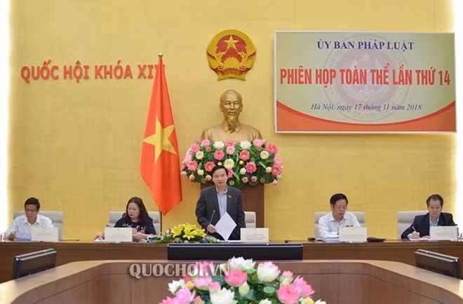 Chủ nhiệm Uỷ ban Tư pháp của Quốc hội Nguyễn Khắc Định phát biểu khai mạc