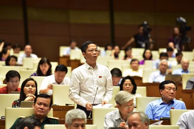 Bộ trưởng Bộ Công thương Trần Tuấn Anh giải trình trước Quốc hội