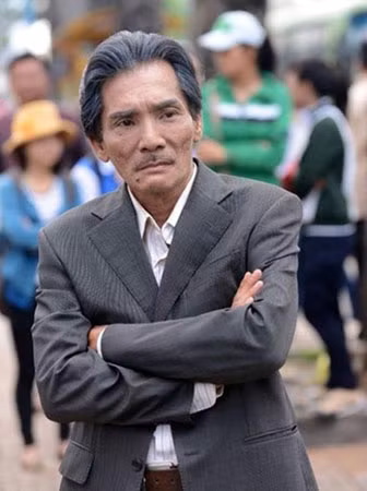 Nghệ sĩ Thương Tín - Đường chiều còn lắm gian nan. Nghệ sĩ Thương Tín - Đường chiều còn lắm gian nan.