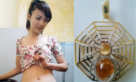 Hotgirl Hà Phương tự tin khoe thân khi bị Công an quận Ba Đình bắt giữ vì trộm dây chuyền trị giá hàng trăm triệu của một đại gia tại đường Liễu Giai cách đây hơn 2 năm.