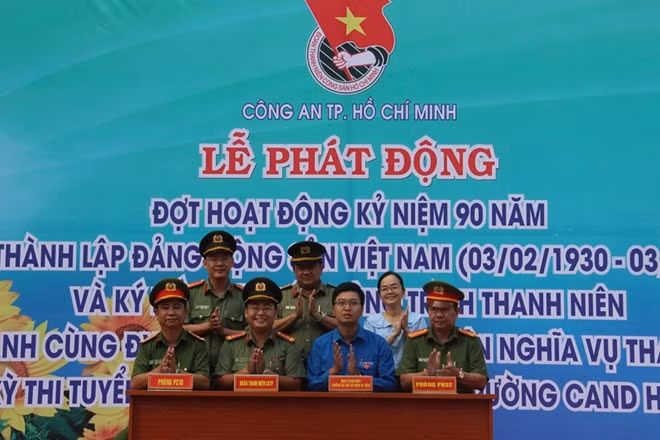 Lễ ký kết giữa các đơn vị trong công tác phối hợp triển khai thực hiện công trình thanh niên của Tuổi trẻ Công an TP Hồ Chí Minh.