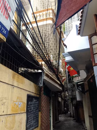 Khung sắt kiên cố kiểu “chuồng cọp”. Khung sắt kiên cố kiểu “chuồng cọp”.