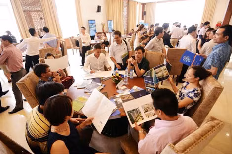 Đã có hơn 100 khách đã nộp tiền ngay trong ngày mở bán. Đã có hơn 100 khách đã nộp tiền ngay trong ngày mở bán.
