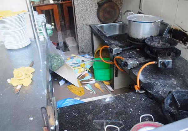 Khu vực đặt bình gas của quán cơm Hiền Ty.