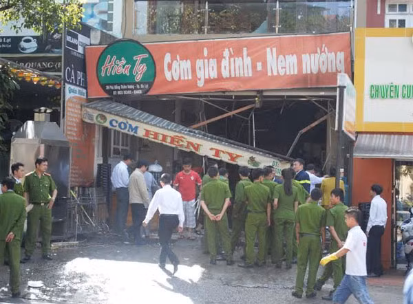 Lực lượng chức năng đã có mặt tại hiện trường để làm rõ nguyên nhân.