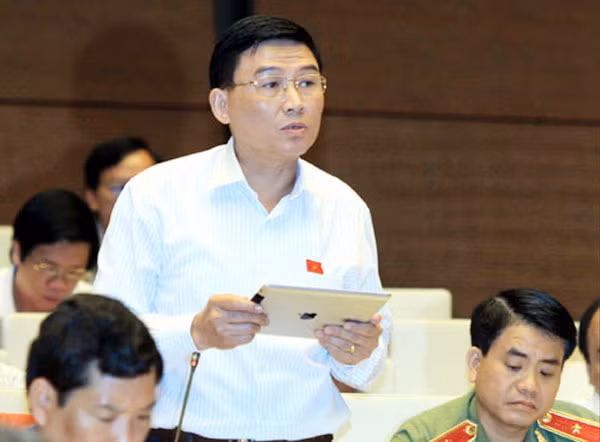 Đại biểu Chu Sơn Hà phát biểu thảo luận. Đại biểu Chu Sơn Hà phát biểu thảo luận.