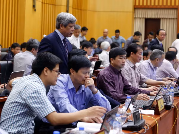 Lãnh đạo các đơn vị trực thuộc Bộ Tài nguyên - Môi trường trả lời trực tuyến Lãnh đạo các đơn vị trực thuộc Bộ Tài nguyên - Môi trường trả lời trực tuyến