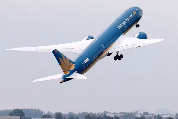 Siêu phẩm của công nghệ hàng không Mỹ Boeing 787-9 Dreamliner. Chú chim sắt này là chiếc máy bay lớn đầu tiên sử dụng vật liệu composite cho phần lớn cấu trúc thân và cánh giúp giảm trọng lượng qua đó tiết kiệm đối đa nhiên liệu. Ảnh: Reuters