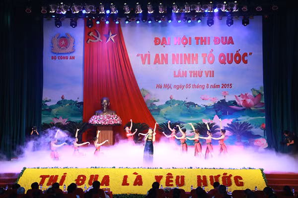 Một số tiết mục biểu diễn nghệ thuật tại chương trình giao lưu. Một số tiết mục biểu diễn nghệ thuật tại chương trình giao lưu.