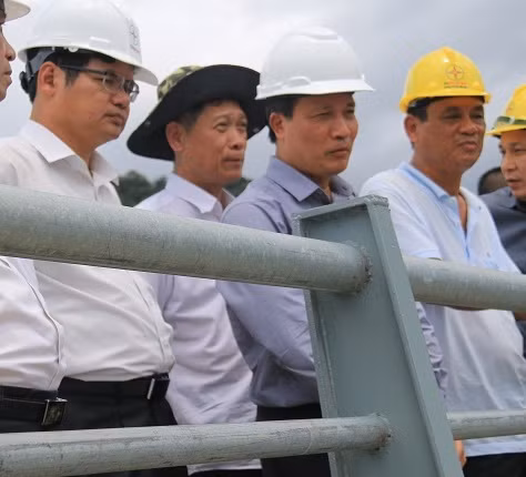 Thứ trưởng Bộ Công thương Cao Quốc Hưng cùng đoàn công tác kiểm tra hiện trường tại thủy điện Sông Bung 2 Thứ trưởng Bộ Công thương Cao Quốc Hưng cùng đoàn công tác kiểm tra hiện trường tại thủy điện Sông Bung 2
