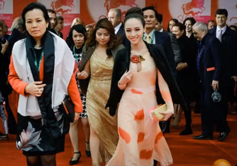 Tháng 7/2014, cô tham dự Tuần lễ điện ảnh Việt Nam tại Nga. Đây là hoạt động nằm trong khuôn khổ "Những ngày văn hóa Việt Nam tại Nga".