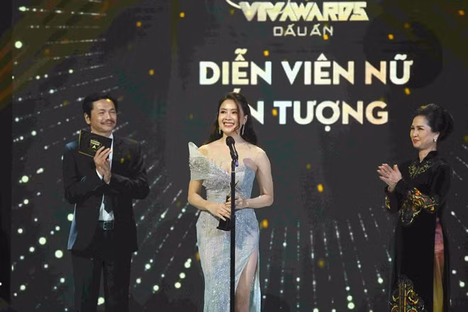 Hồng Diễm nhận giải Diễn viên nữ ấn tượng