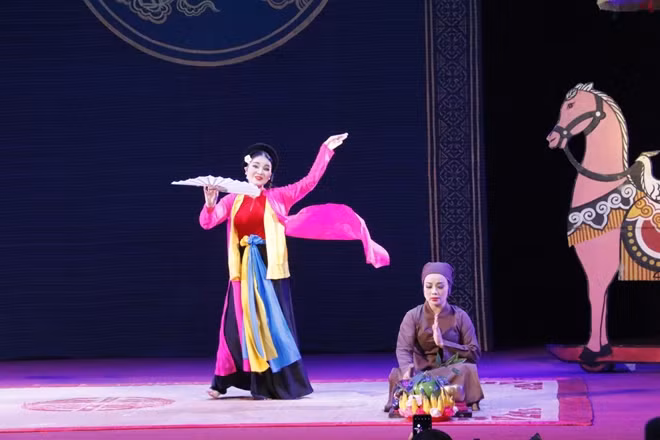 1 trong số 10 Thị Màu trên sân khấu cuộc thi năm nay