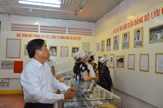 Nhà truyền thống tại Côn Đảo là nơi các đoàn khách, đặc biệt là các cựu tù năm xưa ghé thăm khi đặt chân đến Côn Đảo