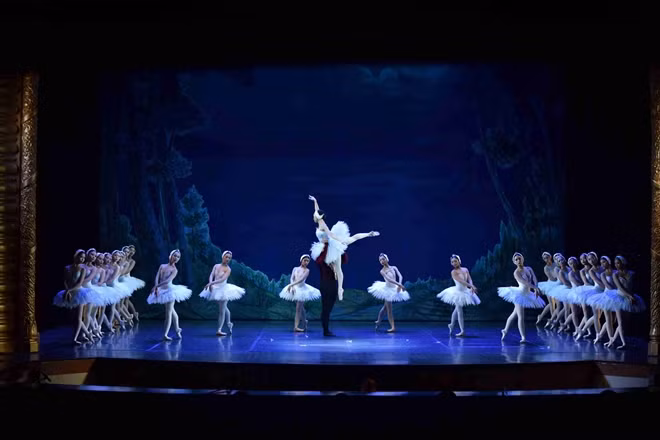Ballet "Hồ Thiên Nga" do Nhà hát Nhạc Vũ Kịch Việt Nam dàn dựng năm 2019