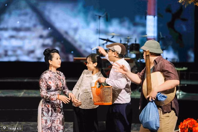 Tái hiện cảnh lên tàu qua ngôn ngữ kịch nói