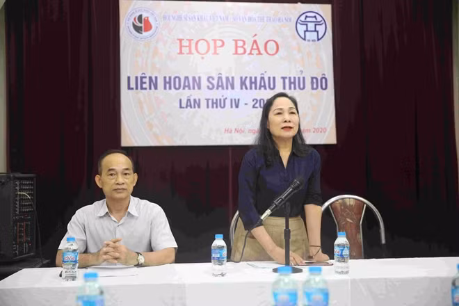 Ban tổ chức trao đổi về Liên hoan với báo chí vào chiều ngày 18/9