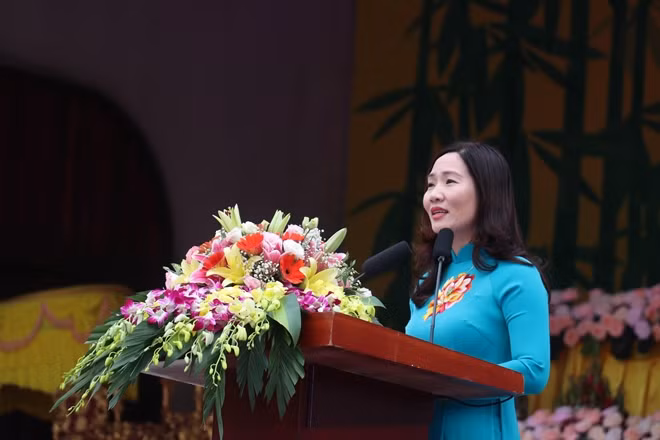 Đồng chí Nguyễn Thị Hạnh, Phó Chủ tịch UBND tỉnh Quảng Ninh phát biểu tại lễ khai mạc