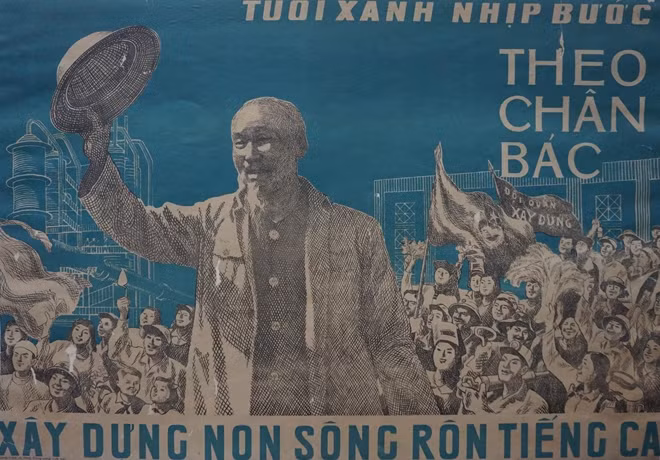 Tranh cổ động "Tuổi xanh nhịp bước theo chân Bác" của tác giả Nguyễn Hữu Huề