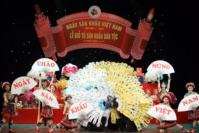 Nghệ sĩ tưng bừng kỷ niệm Ngày Sân khấu Việt Nam