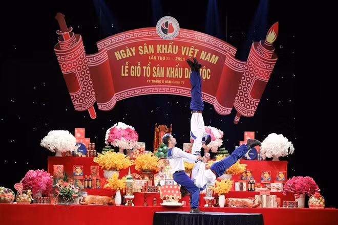 Tiết mục biểu diễn của nghệ sĩ Liên đoàn Xiếc Việt Nam