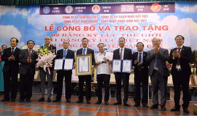 Trao 2 Kỷ lục Thế giới cho Gốm Đất Việt