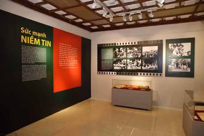 Góc triển lãm "Cách mạng Tháng Tám - Mốc son lịch sử"