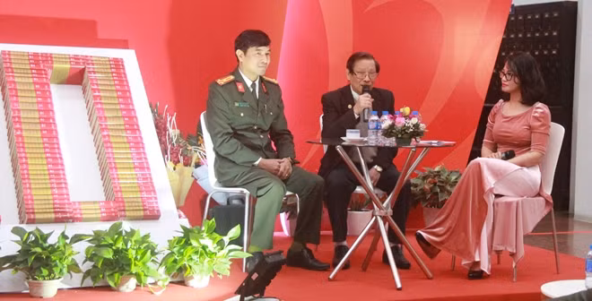 PGS.TS Lê Văn Yên và Thượng tá Trần Cao Kiều chủ trì tọa đàm