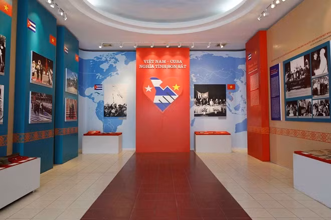 Góc triển lãm "Việt Nam - Cuba nghĩa tình son sắt"