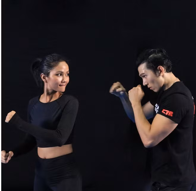 H'Hen Niê và Ngọc Tình tập luyện cho dự án