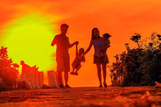 Ngày hội là dịp tôn vinh gia đình Việt