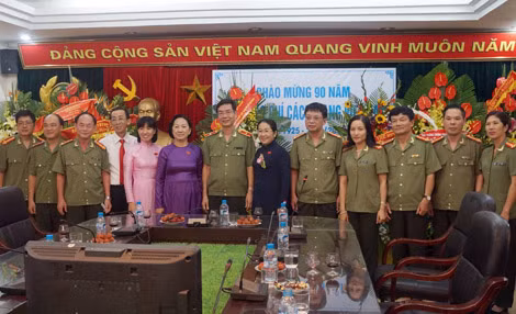Đoàn đại biểu Quốc hội TP Hồ Chí Minh với cán bộ, phóng viên Báo CAND.
