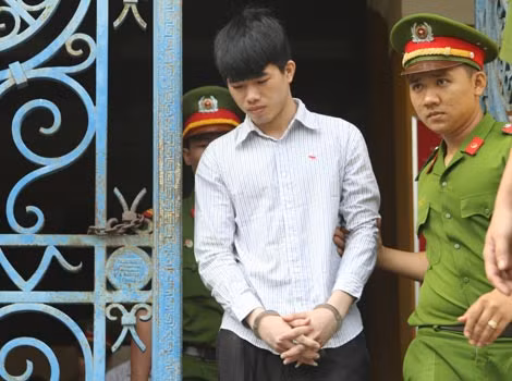 Dẫn giải bị cáo Đầy.