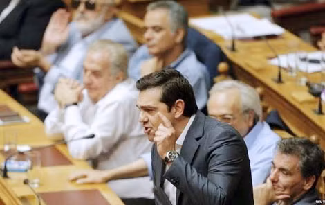 Thủ tướng Hy Lạp Alexis Tsipras phát biểu tại phiên bỏ phiếu. (Ảnh: Reuters).