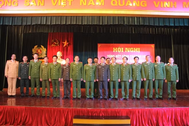 Thứ trưởng Bùi Văn Nam và các đại biểu tại Hội nghị