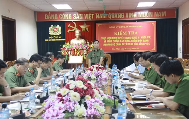 Quang cảnh về kiểm tra Nghị quyết tại Cảnh sát PC&CC tỉnh Vĩnh Phúc