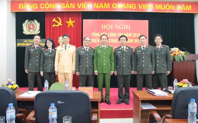 Thứ trưởng Lê Qúy Vương cùng các đại biểu tại Hội nghị