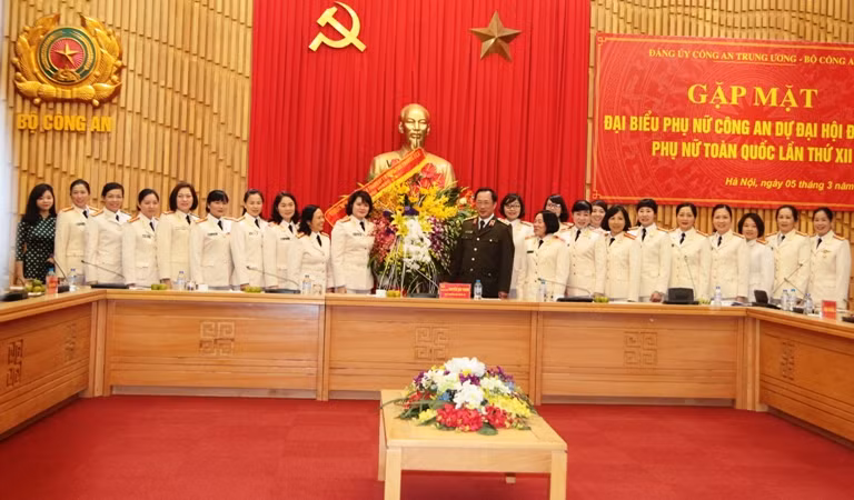 Phụ nữ CAND góp phần tô đẹp thêm truyền thống vẻ vang của phụ nữ Việt Nam